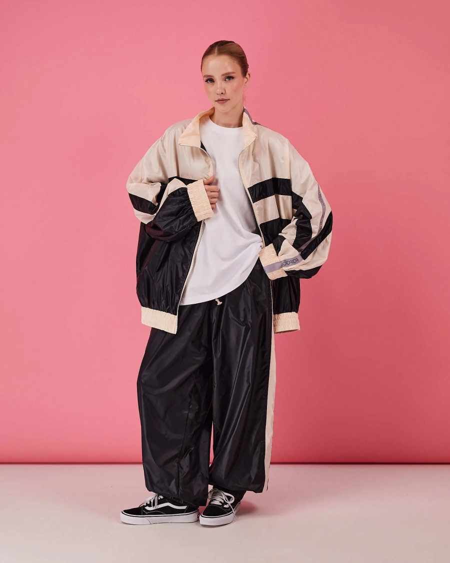 女性用アセテートサテン素材トラックスーツ、スタンドカラー、ジ - Jackets のレビューと価格
